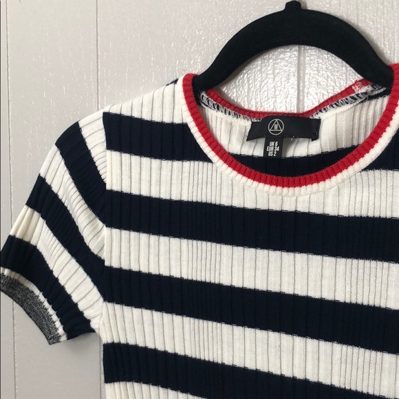 Striped Crop Top - Picture 4 of 4